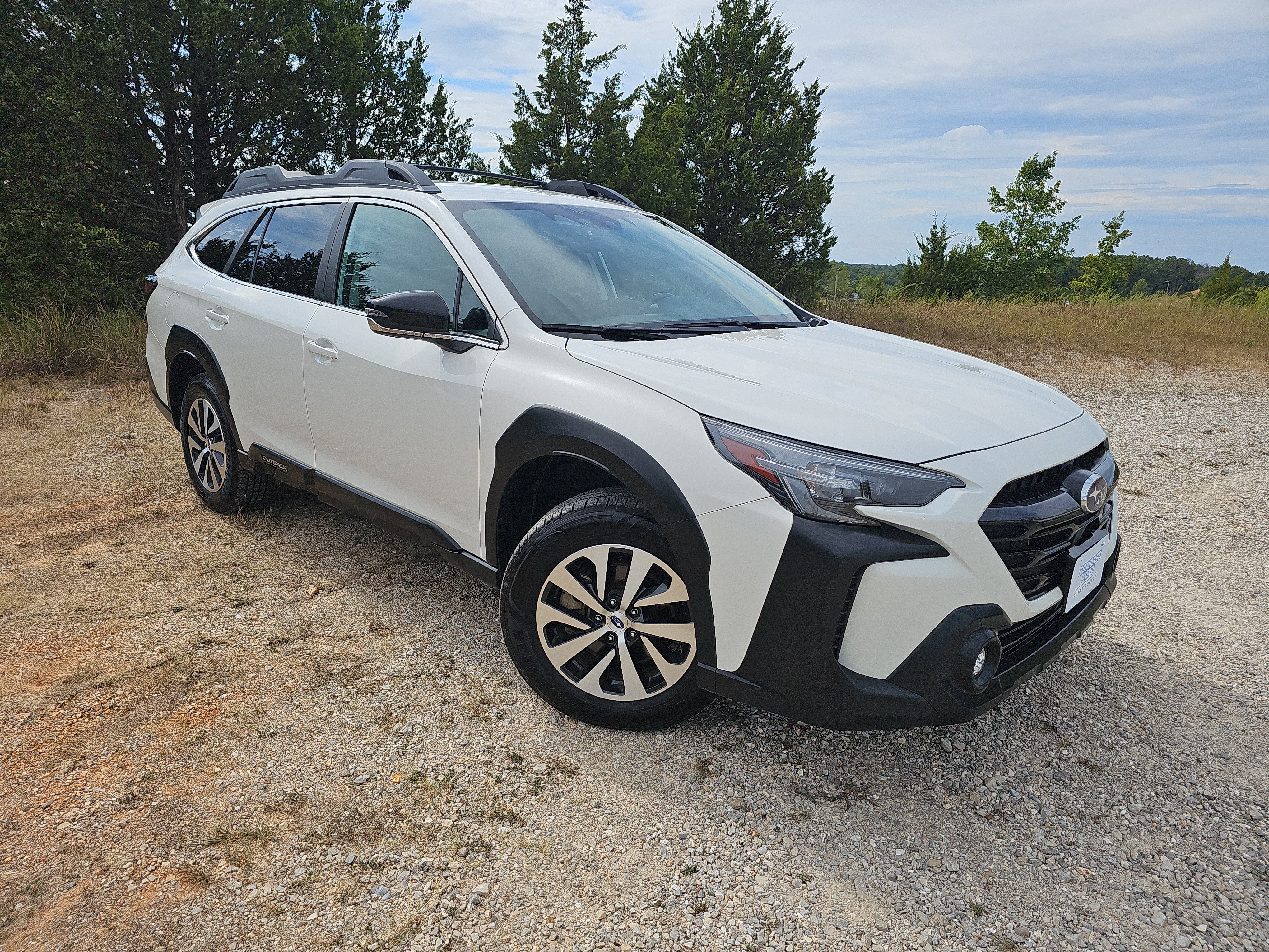 Used 2023 Subaru Outback Premium AWD/4WD image 2
