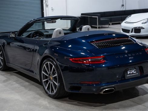 Used 2019 Porsche 911 Carrera RWD image 4