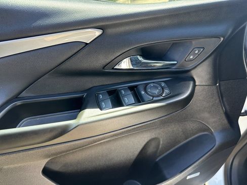 Used 2023 Chevrolet Bolt LT w/ Infotainment Package FWD image 10