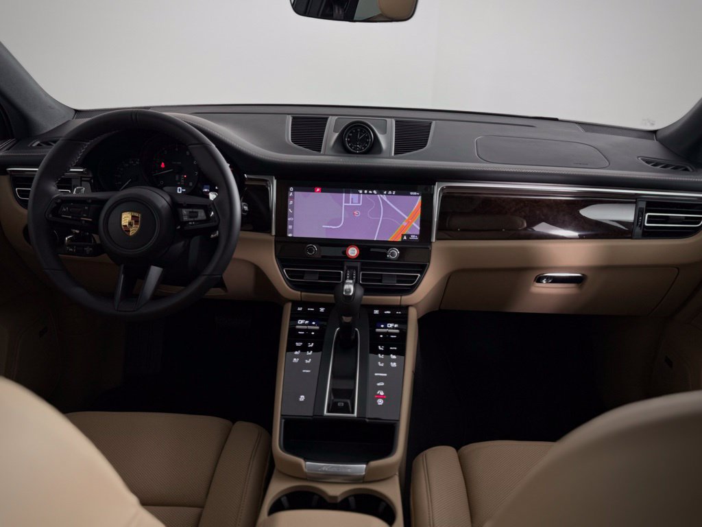 Certified 2026 Porsche Macan AWD/4WD image 22