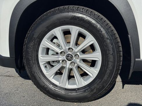 Used 2024 Toyota Grand Highlander XLE image 9