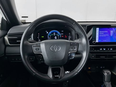 Used 2025 Toyota Camry SE FWD image 18