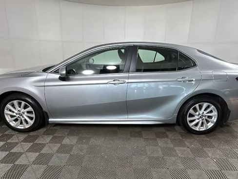 Used 2024 Toyota Camry SE FWD image 6