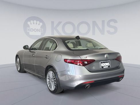 Used 2021 Alfa Romeo Giulia Ti w/ Premium Package image 4