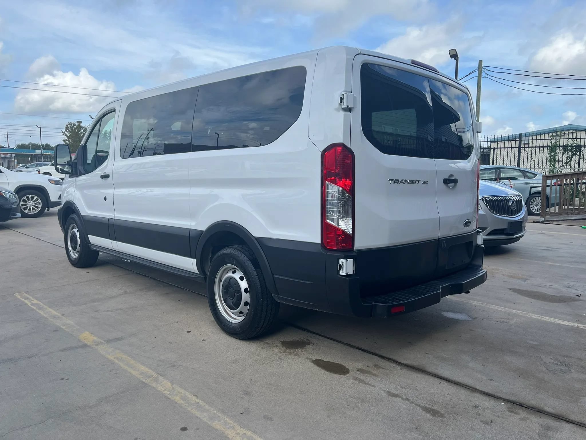 Used 2019 Ford Transit 150 XL RWD image 4