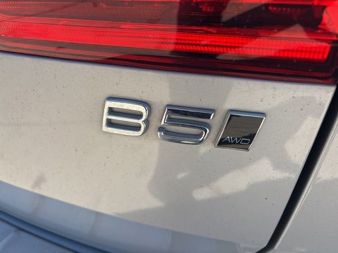 Certified 2023 Volvo XC60 B5 Plus w/ Climate Package image 8