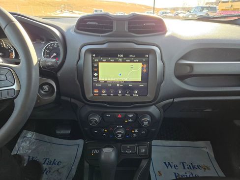 Used 2022 Jeep Renegade Latitude AWD/4WD image 21