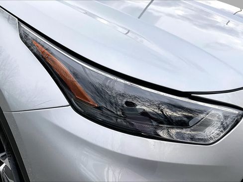 Used 2023 Toyota Highlander XLE AWD/4WD image 26