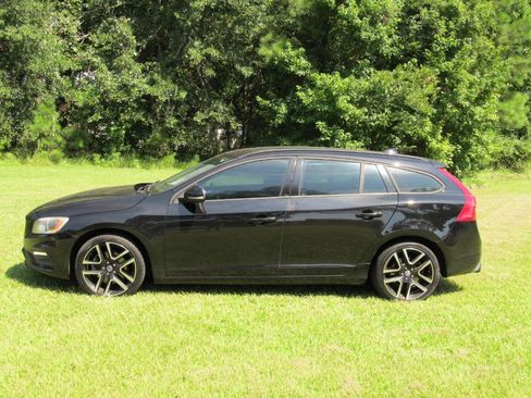 Used 2018 Volvo V60 T5 Dynamic w/ Vision Package image 3