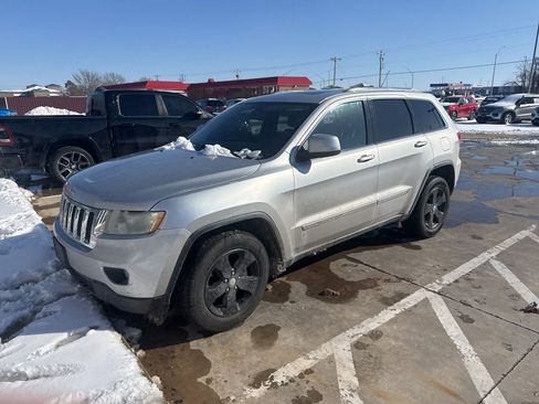 Used 2012 Jeep Grand Cherokee Laredo image 1