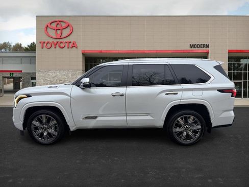 Used 2025 Toyota Sequoia Capstone image 7