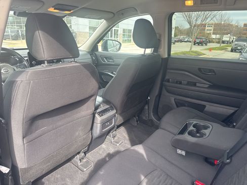 Used 2025 Nissan Pathfinder SV image 15