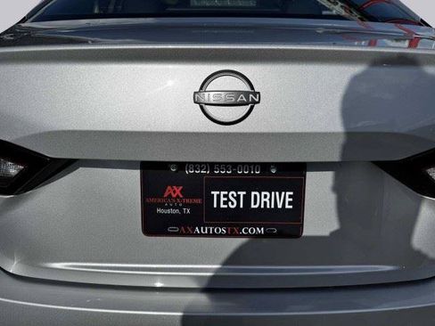 Used 2024 Nissan Altima 2.5 SR FWD image 14