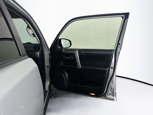 Used 2021 Toyota 4Runner SR5 image 31