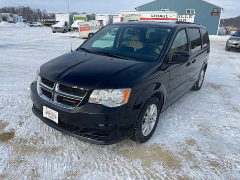 Used 2016 Dodge Grand Caravan SXT image 8