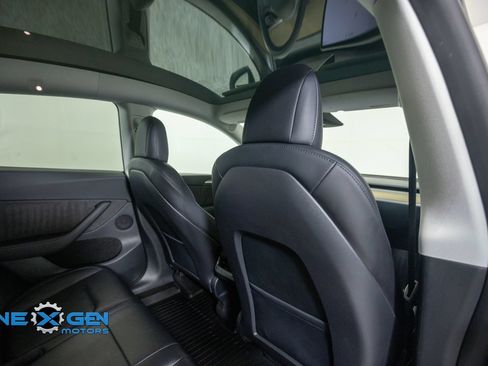 Used 2022 Tesla Model Y Long Range AWD/4WD image 33