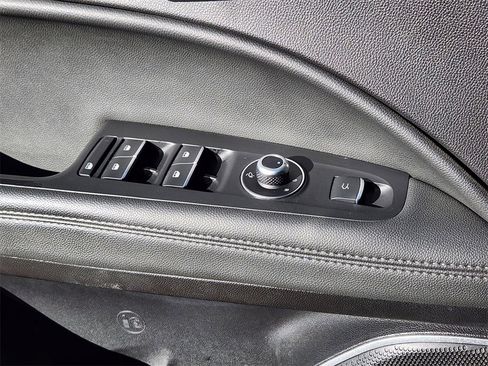 Used 2022 Alfa Romeo Stelvio Ti image 4