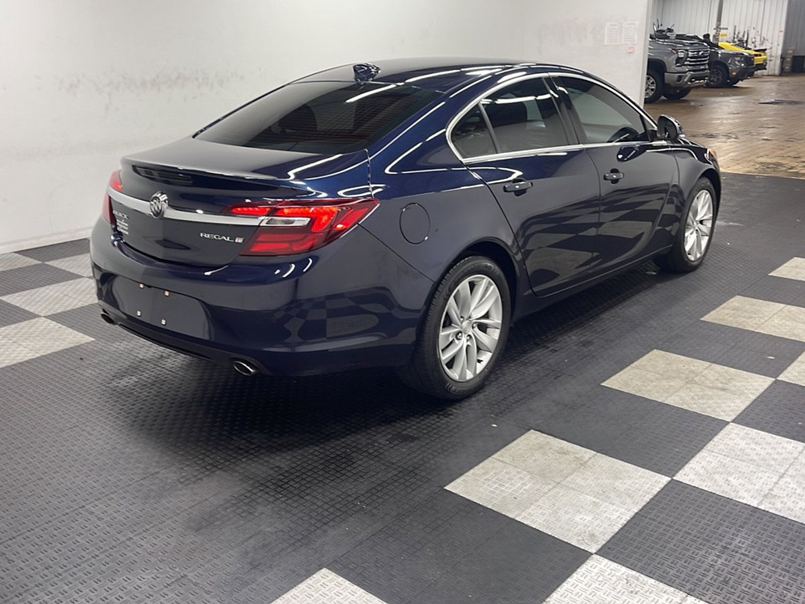 Used 2017 Buick Regal Premium FWD image 19