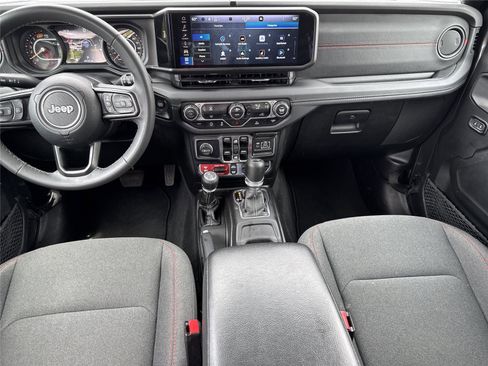 Used 2025 Jeep Wrangler Unlimited Rubicon AWD/4WD image 12