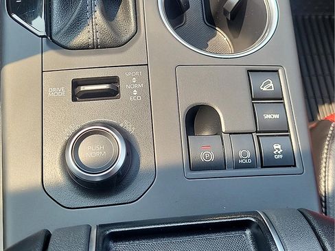 Used 2025 Toyota Highlander XSE AWD/4WD image 29
