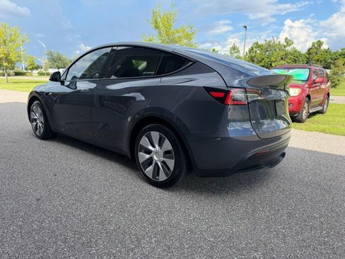 Used 2021 Tesla Model Y 2WD image 6