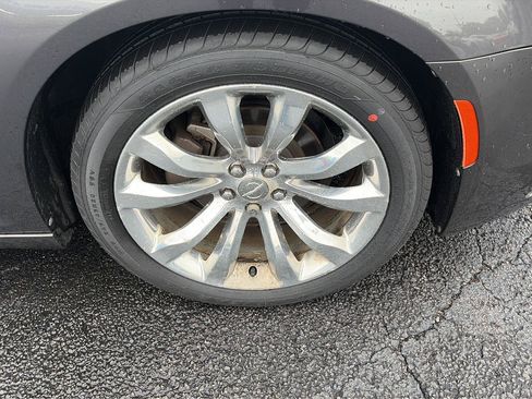 Used 2017 Chrysler 300 C RWD image 38