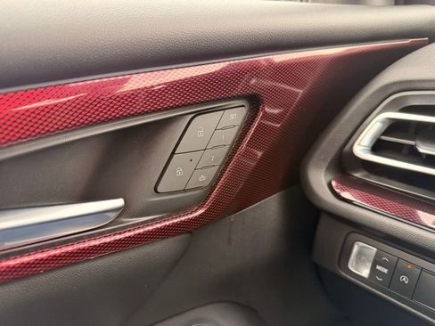 Used 2024 Chevrolet Traverse RS FWD image 31