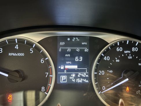 Used 2020 Nissan Kicks S image 13