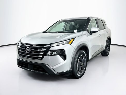 Used 2025 Nissan Rogue SV FWD image 3