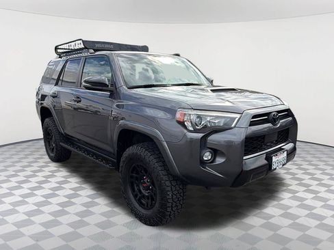 Used 2021 Toyota 4Runner Venture w/ Moonroof Package AWD/4WD image 3