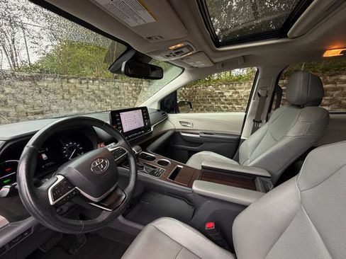 Used 2022 Toyota Sienna XLE FWD image 15