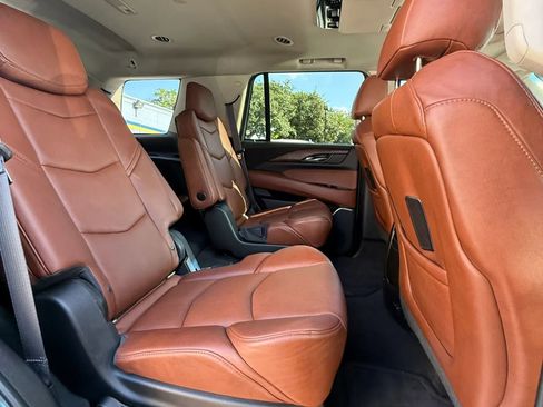 Used 2015 Cadillac Escalade Luxury RWD image 21