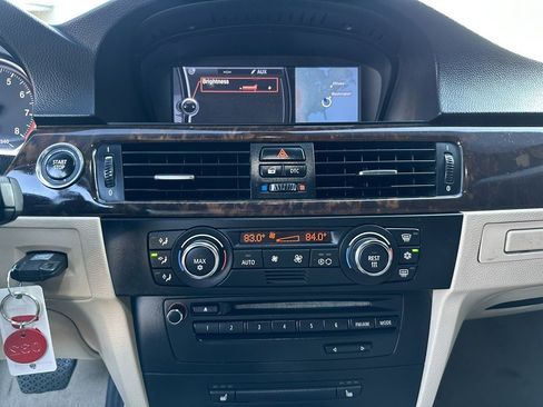 Used 2009 BMW 335i Convertible w/ Premium Pkg image 34