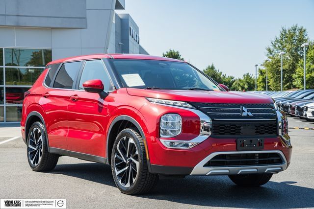 Used 2022 Mitsubishi Outlander SE AWD/4WD image 1