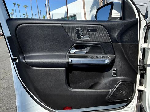 Used 2020 Mercedes-Benz GLB 250 GLB 250 image 22