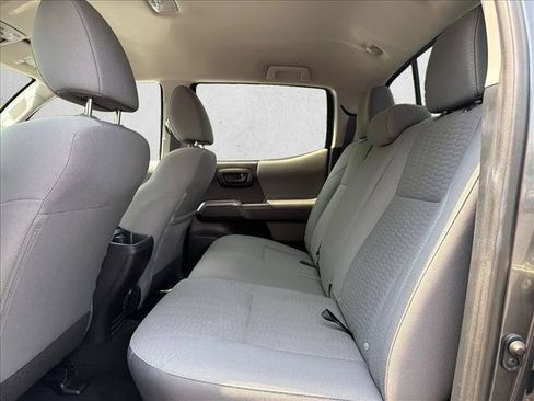 Used 2019 Toyota Tacoma SR5 RWD image 22