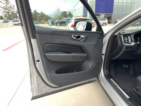 Certified 2025 Volvo XC60 B5 Plus image 9