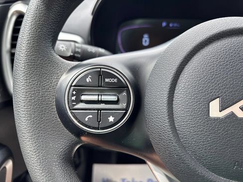 Used 2025 Kia Soul LX w/ LX Technology Package FWD image 34