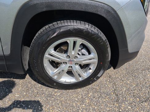 Used 2024 GMC Terrain SLE image 8
