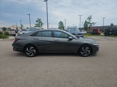 Certified 2024 Hyundai Elantra SEL w/ Convenience Package FWD image 6