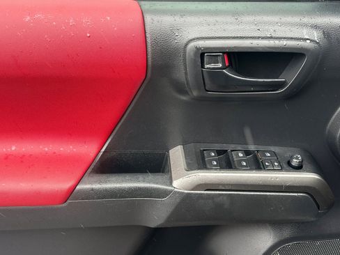 Used 2022 Toyota Tacoma SR5 w/ Technology Package image 11