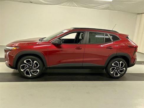 Used 2024 Chevrolet Trax RS w/ Sunroof Package image 6