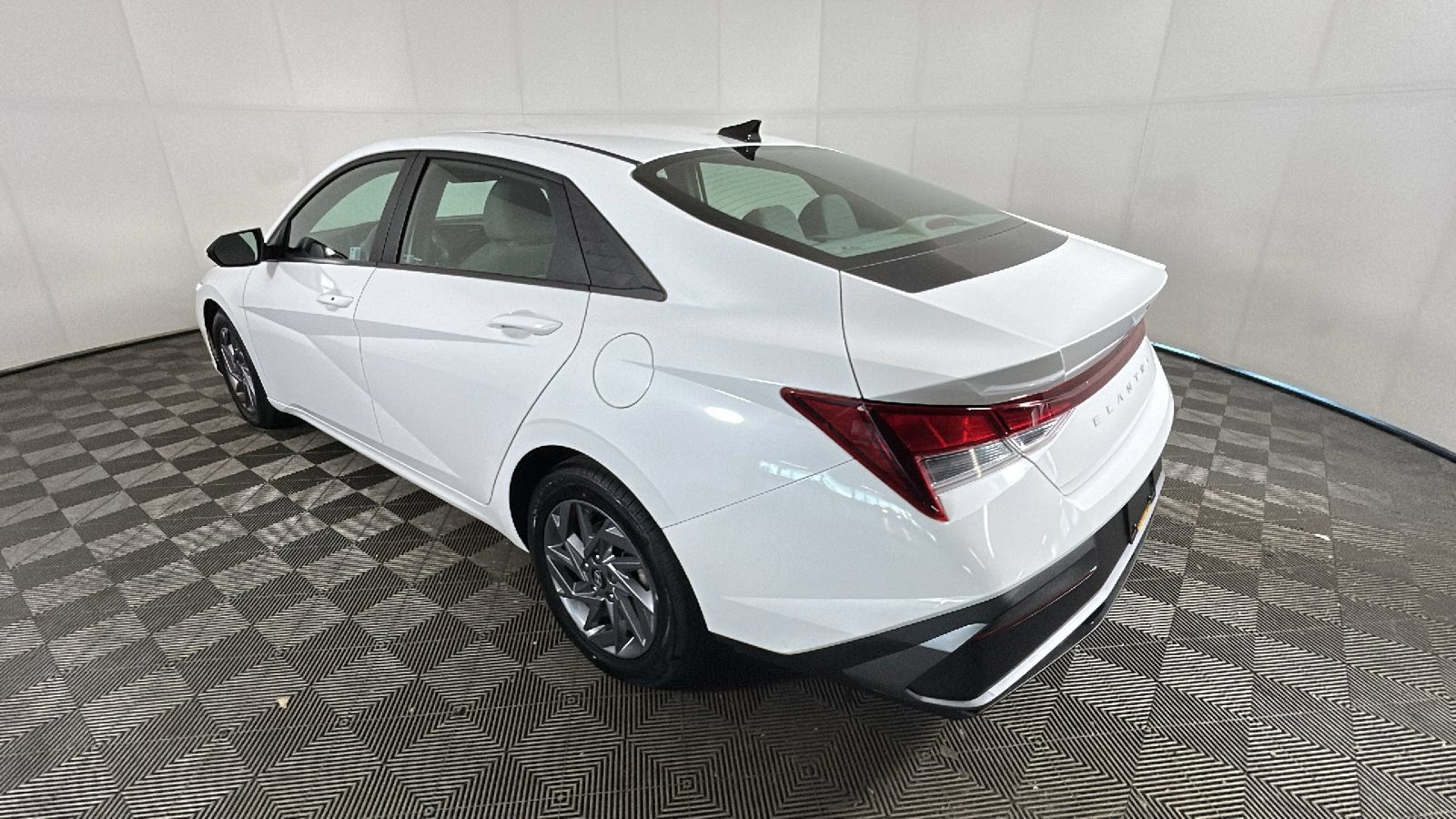 Certified 2024 Hyundai Elantra SEL FWD image 5