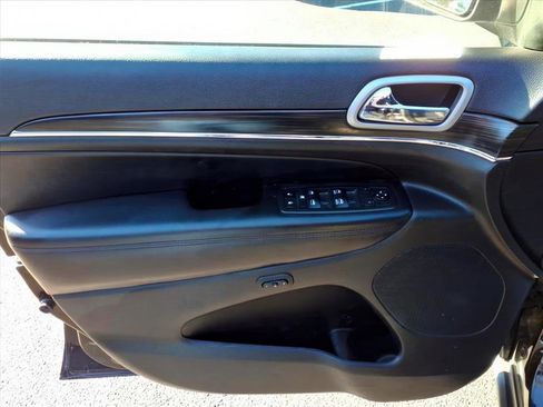 Used 2019 Jeep Grand Cherokee Limited image 15