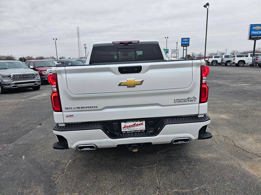 Used 2025 Chevrolet Silverado 1500 High Country AWD/4WD image 4