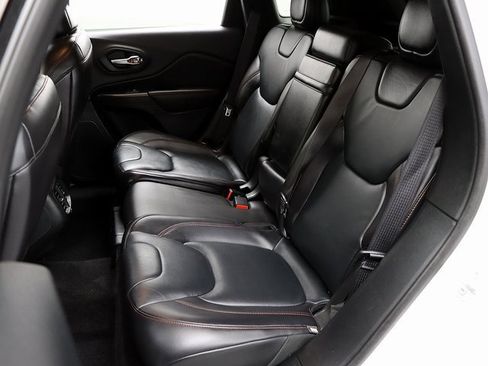 Used 2016 Jeep Cherokee Trailhawk w/ Leather Interior Group image 11