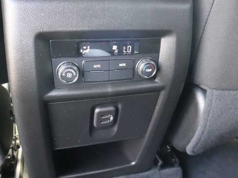 Used 2023 Chevrolet Traverse LT AWD/4WD image 23