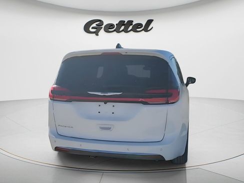 New 2026 Chrysler Pacifica Select image 7