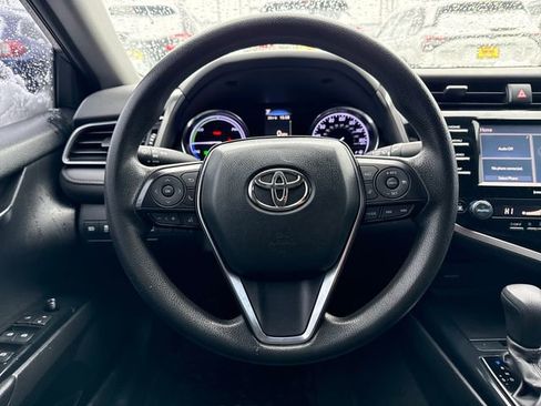 Used 2020 Toyota Camry LE image 20