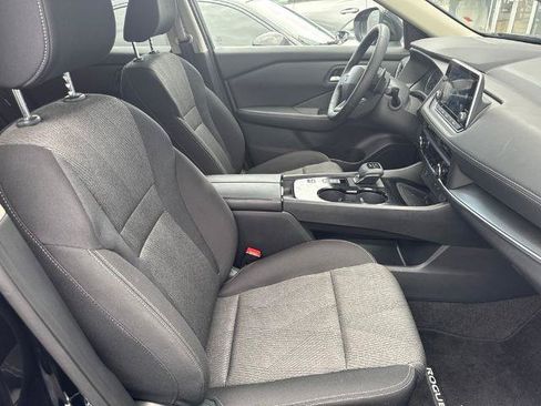 Certified 2026 Nissan Rogue SV FWD image 6